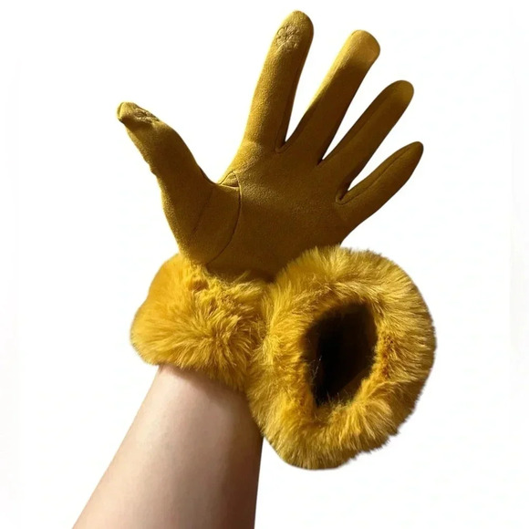 NWT MUSTARD YELLOW SNAKE PRINT FAUX FUR TOUCH SCREEN WINTER GLOVES - Picture 4 of 4